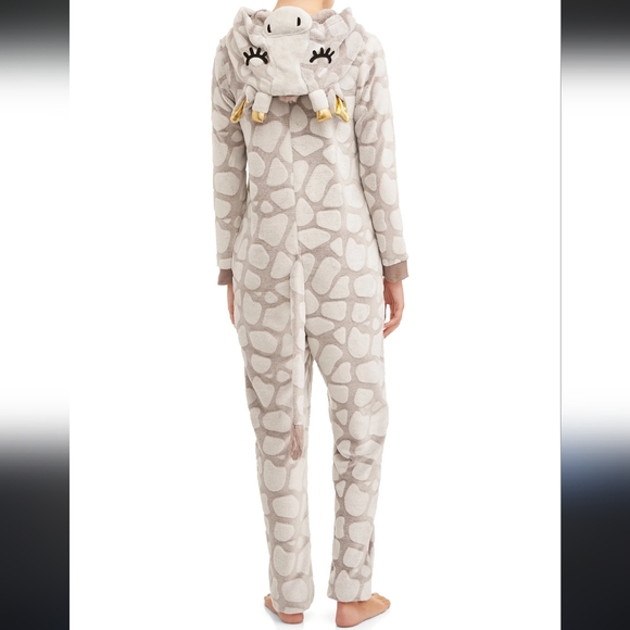 Secret Treasures Giraffe Onesie pajamas (M) - Picture 1 of 14